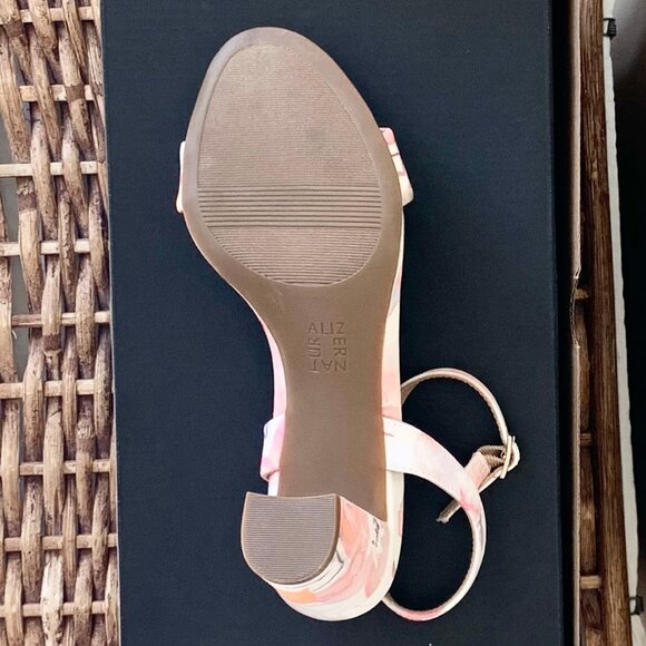 EUC Naturalizer Bristol Floral Block Heel Sandals, Multicolored Floral, Size 6 - Picture 11 of 12